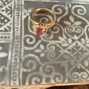 Elegant Gold Ring with Pink Gemstone